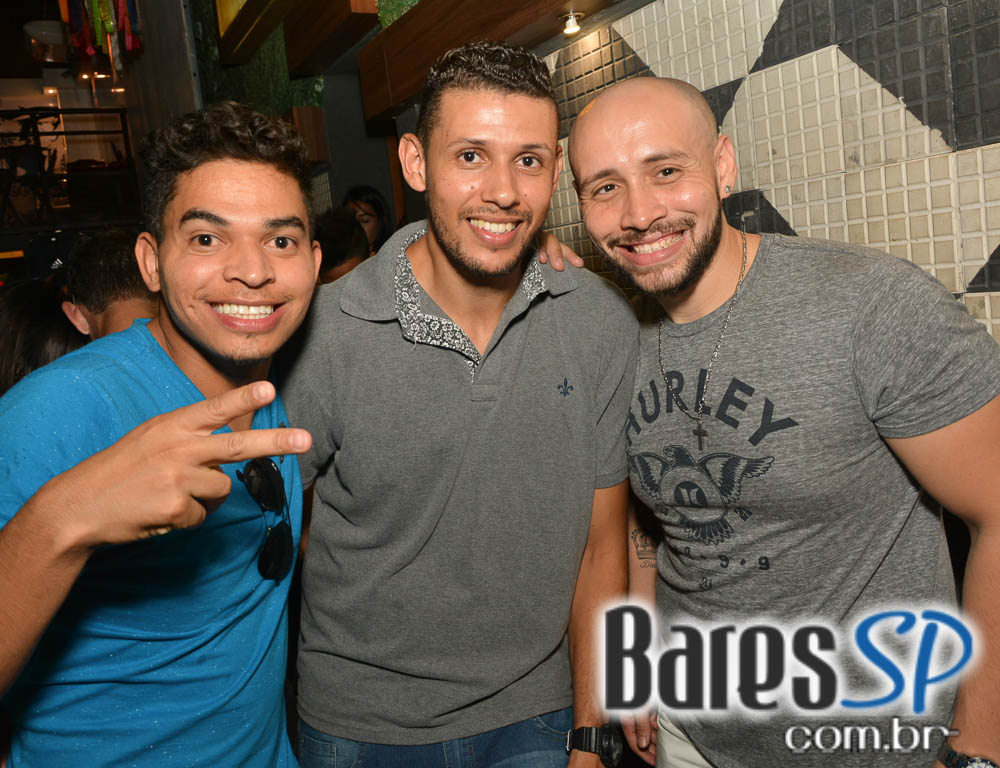 Pagode do Xande de Pilares animou o feriado na Vila do Samba Pagode do Xande de Pilares animou o feriado na Vila do Samba