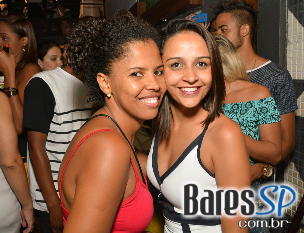 Pagode do Xande de Pilares animou o feriado na Vila do Samba Pagode do Xande de Pilares animou o feriado na Vila do Samba