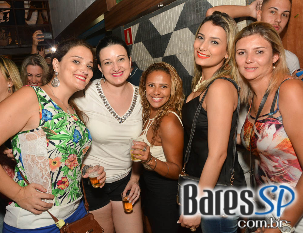 Pagode do Xande de Pilares animou o feriado na Vila do Samba Pagode do Xande de Pilares animou o feriado na Vila do Samba