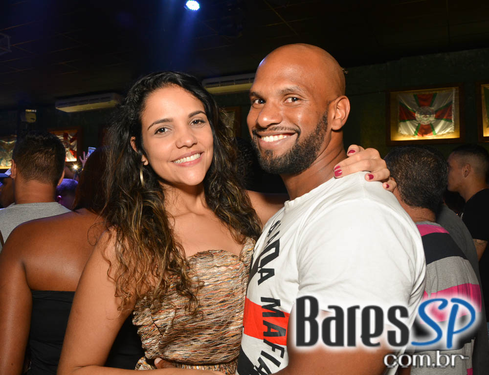 Pagode do Xande de Pilares animou o feriado na Vila do Samba Pagode do Xande de Pilares animou o feriado na Vila do Samba