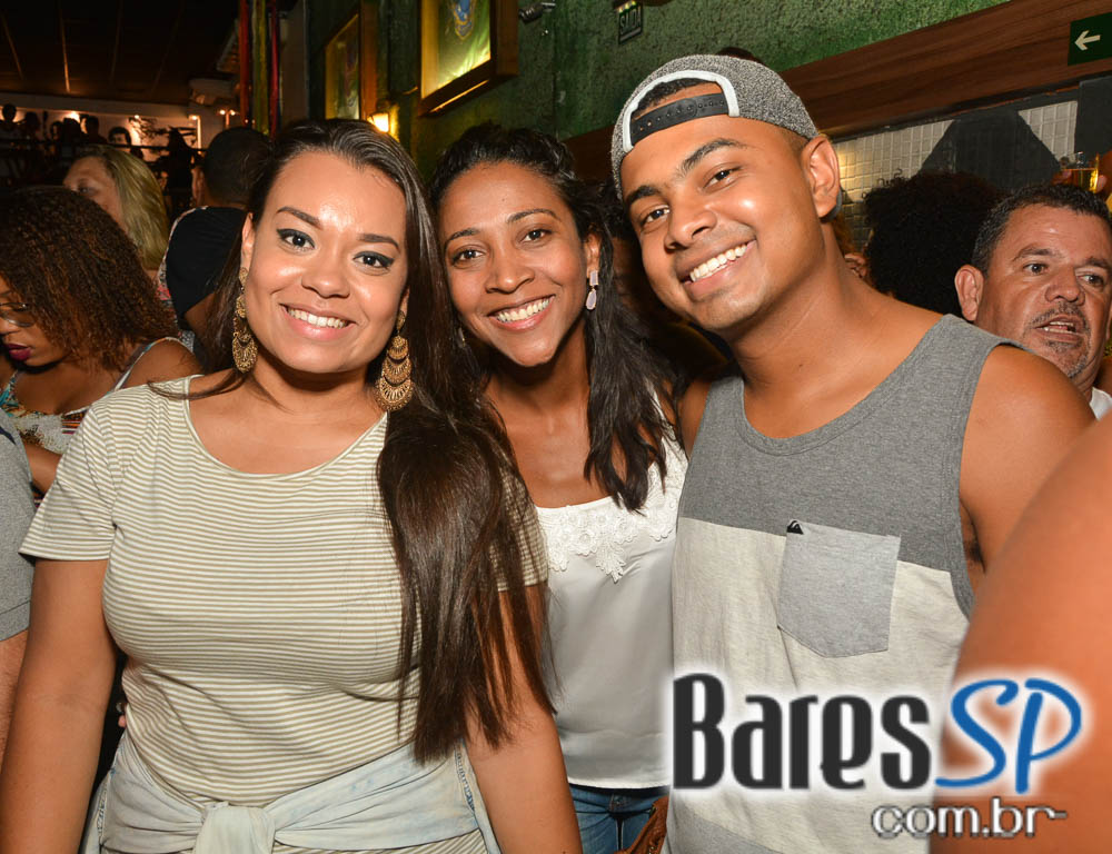 Pagode do Xande de Pilares animou o feriado na Vila do Samba Pagode do Xande de Pilares animou o feriado na Vila do Samba