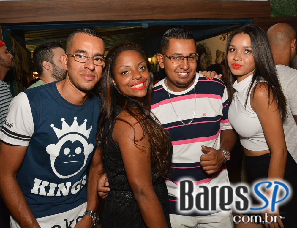 Pagode do Xande de Pilares animou o feriado na Vila do Samba Pagode do Xande de Pilares animou o feriado na Vila do Samba