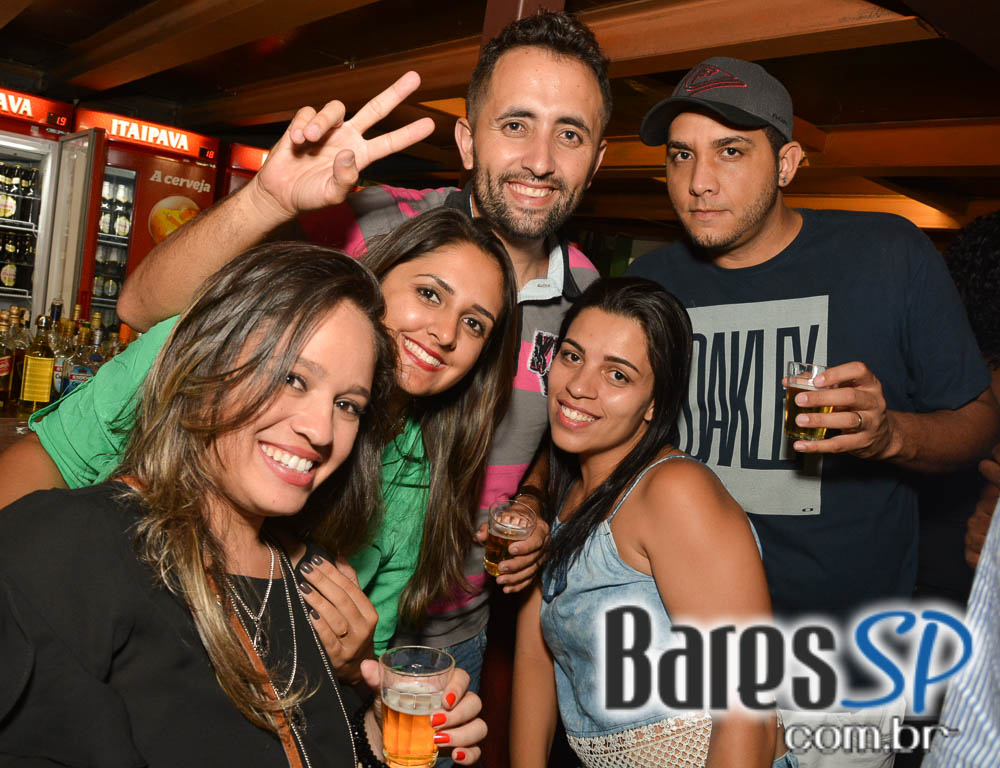 Pagode do Xande de Pilares animou o feriado na Vila do Samba Pagode do Xande de Pilares animou o feriado na Vila do Samba