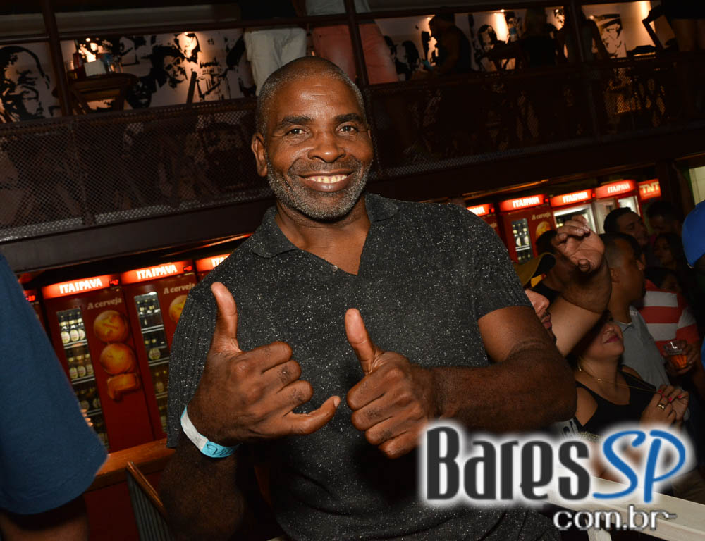 Pagode do Xande de Pilares animou o feriado na Vila do Samba Pagode do Xande de Pilares animou o feriado na Vila do Samba