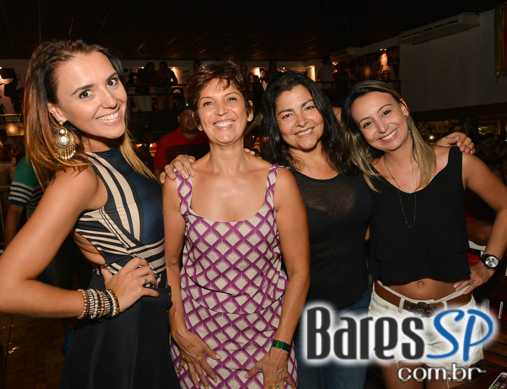 Pagode do Xande de Pilares animou o feriado na Vila do Samba Pagode do Xande de Pilares animou o feriado na Vila do Samba