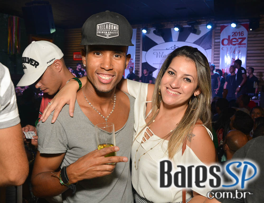 Pagode do Xande de Pilares animou o feriado na Vila do Samba Pagode do Xande de Pilares animou o feriado na Vila do Samba