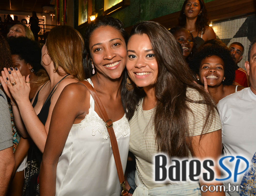 Pagode do Xande de Pilares animou o feriado na Vila do Samba Pagode do Xande de Pilares animou o feriado na Vila do Samba