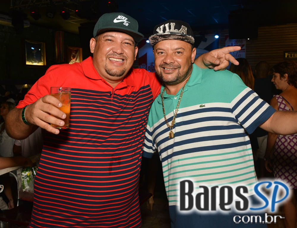 Pagode do Xande de Pilares animou o feriado na Vila do Samba Pagode do Xande de Pilares animou o feriado na Vila do Samba