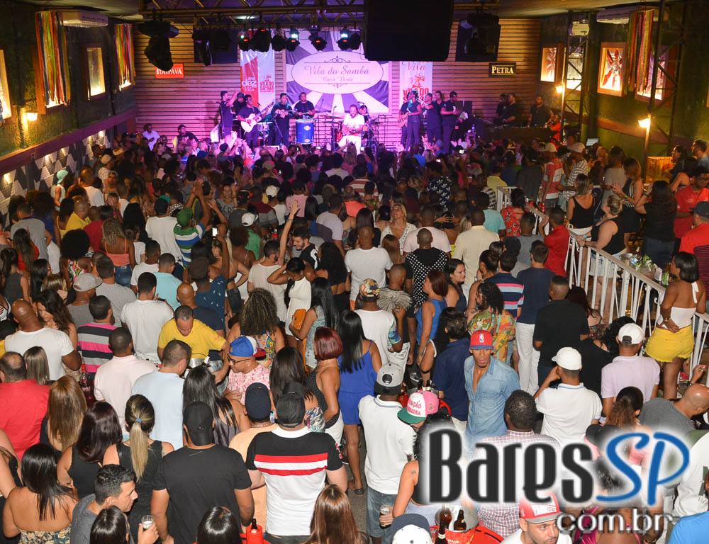 Pagode do Xande de Pilares animou o feriado na Vila do Samba Pagode do Xande de Pilares animou o feriado na Vila do Samba