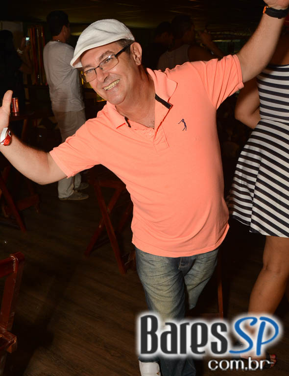 Pagode do Xande de Pilares animou o feriado na Vila do Samba Pagode do Xande de Pilares animou o feriado na Vila do Samba