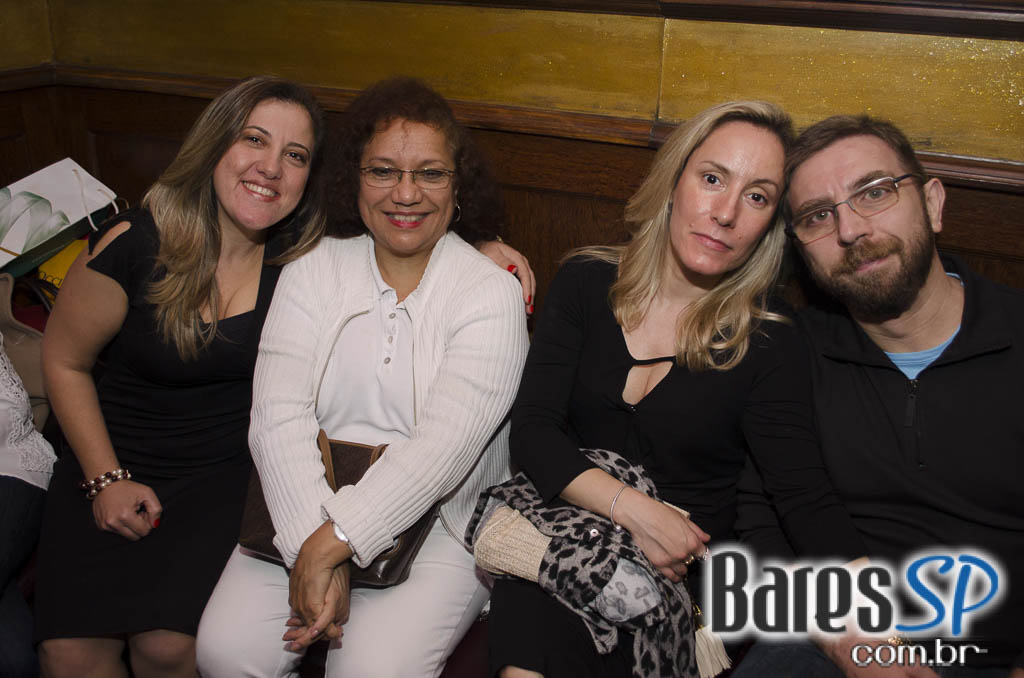 Banda Vih e Sal Vincent comandaram a noite com muito rock no Republic Pub Banda Vih e Sal Vincent comandaram a noite com muito rock no Republic Pub