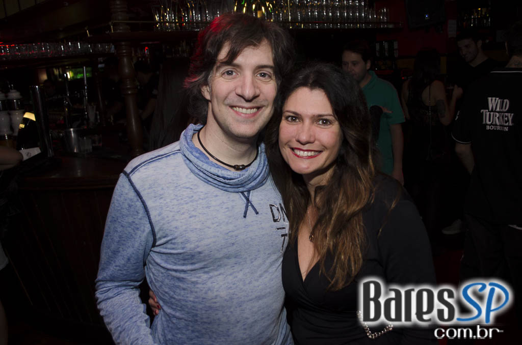 Banda Vih e Sal Vincent comandaram a noite com muito rock no Republic Pub Banda Vih e Sal Vincent comandaram a noite com muito rock no Republic Pub