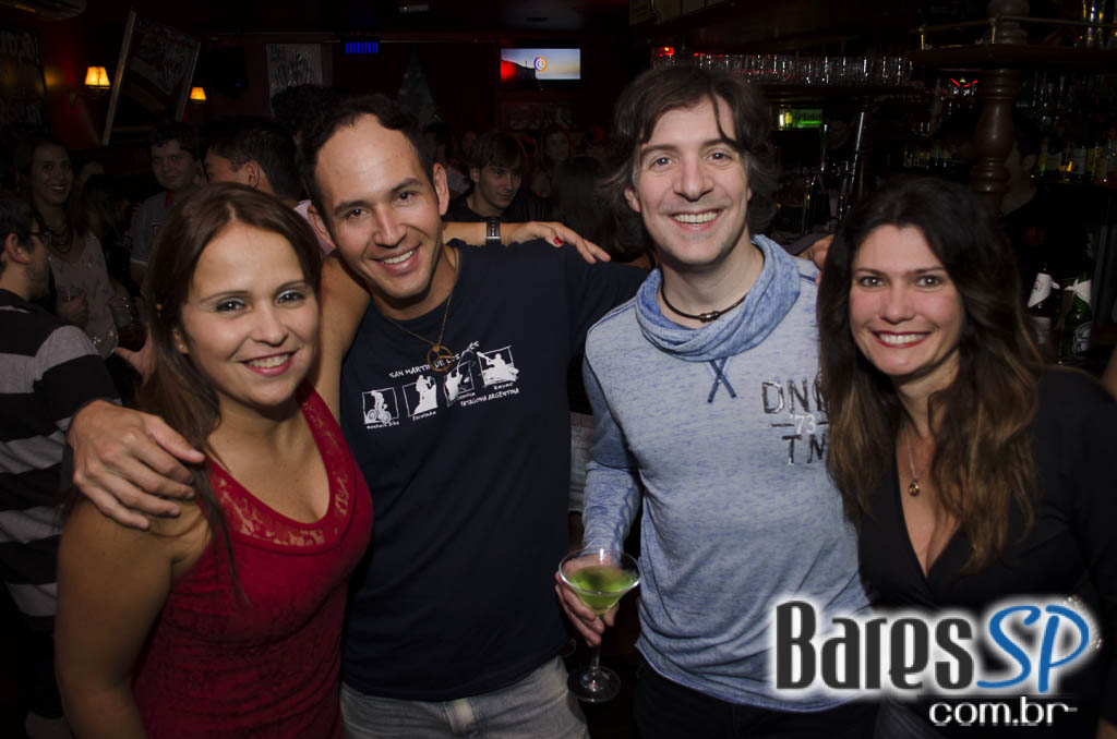 Banda Vih e Sal Vincent comandaram a noite com muito rock no Republic Pub Banda Vih e Sal Vincent comandaram a noite com muito rock no Republic Pub