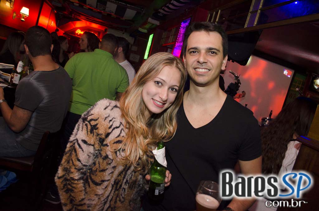 Banda Vih e Sal Vincent comandaram a noite com muito rock no Republic Pub Banda Vih e Sal Vincent comandaram a noite com muito rock no Republic Pub