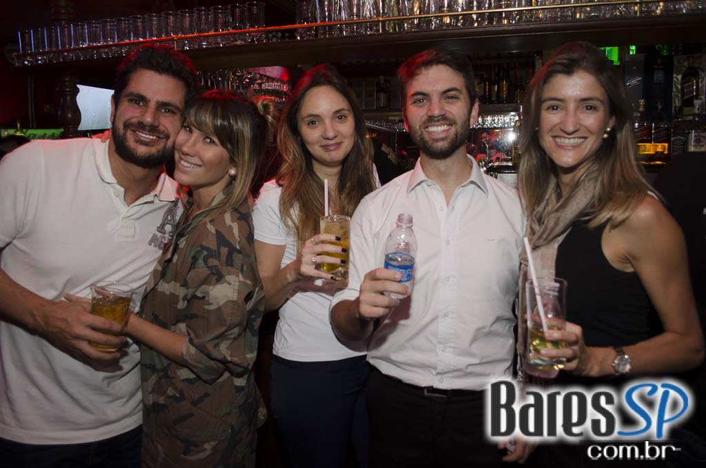 Banda Vih e Sal Vincent comandaram a noite com muito rock no Republic Pub Banda Vih e Sal Vincent comandaram a noite com muito rock no Republic Pub