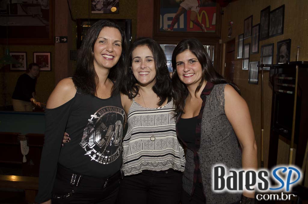 Banda Vih e Sal Vincent comandaram a noite com muito rock no Republic Pub Banda Vih e Sal Vincent comandaram a noite com muito rock no Republic Pub