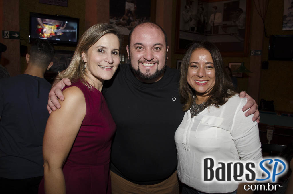 Banda Vih e Sal Vincent comandaram a noite com muito rock no Republic Pub Banda Vih e Sal Vincent comandaram a noite com muito rock no Republic Pub