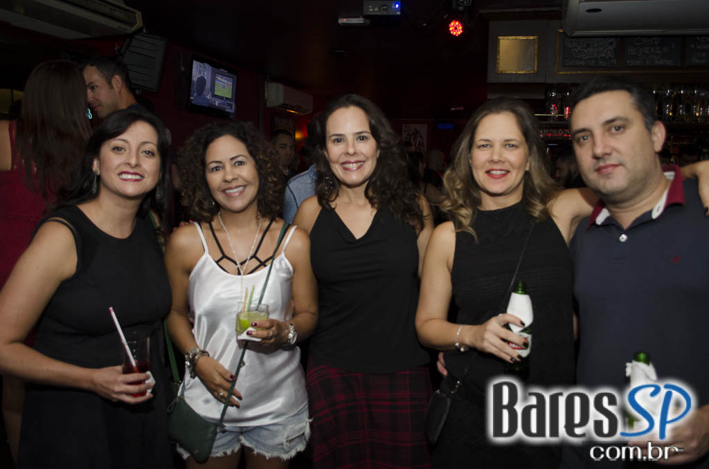 Banda Vih e Sal Vincent comandaram a noite com muito rock no Republic Pub Banda Vih e Sal Vincent comandaram a noite com muito rock no Republic Pub