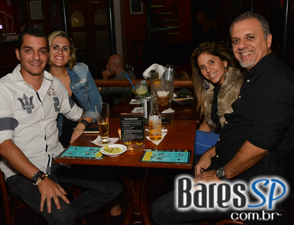 Banda Movin Up comandou a Festa da Revista Blues N Jazz no Bourbon Street Banda Movin Up comandou a Festa da Revista Blues N Jazz no Bourbon Street