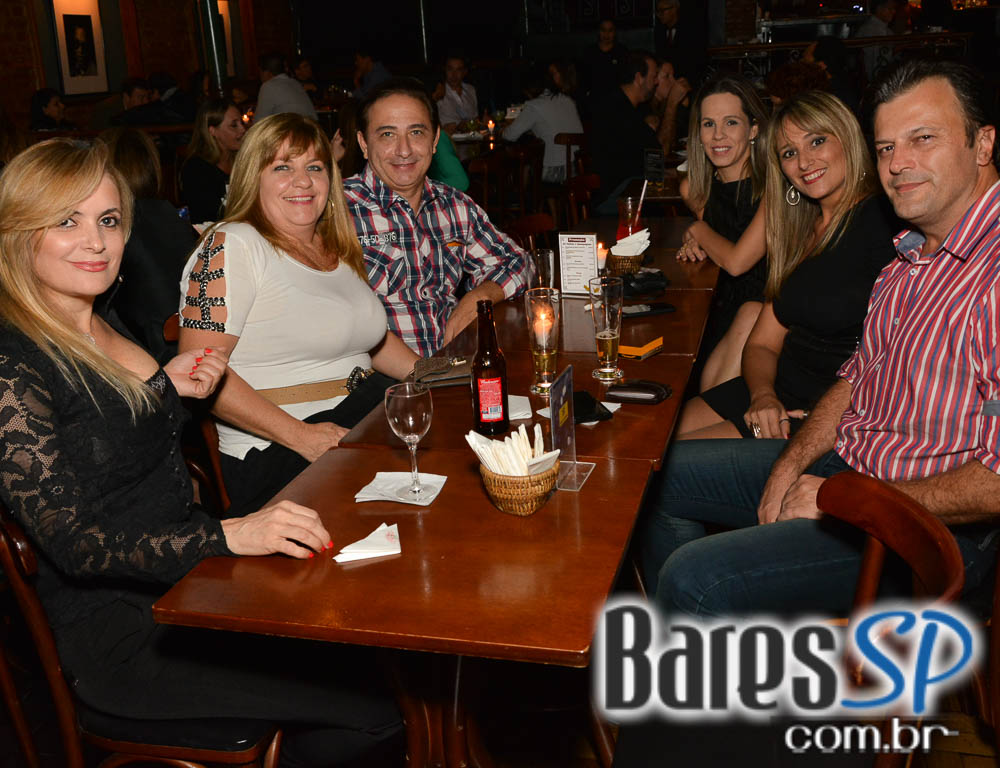 Banda Movin Up comandou a Festa da Revista Blues N Jazz no Bourbon Street Banda Movin Up comandou a Festa da Revista Blues N Jazz no Bourbon Street