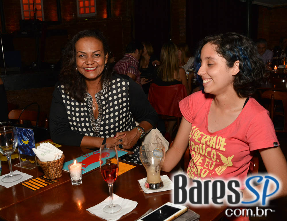 Banda Movin Up comandou a Festa da Revista Blues N Jazz no Bourbon Street Banda Movin Up comandou a Festa da Revista Blues N Jazz no Bourbon Street