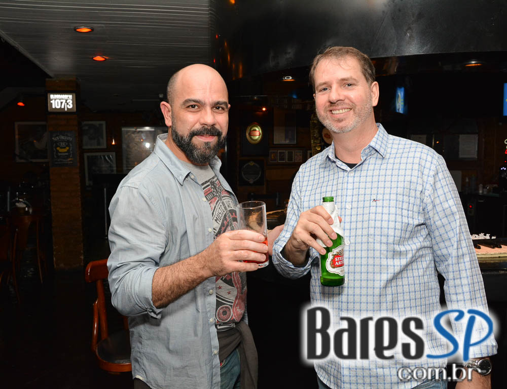 Banda Movin Up comandou a Festa da Revista Blues N Jazz no Bourbon Street Banda Movin Up comandou a Festa da Revista Blues N Jazz no Bourbon Street