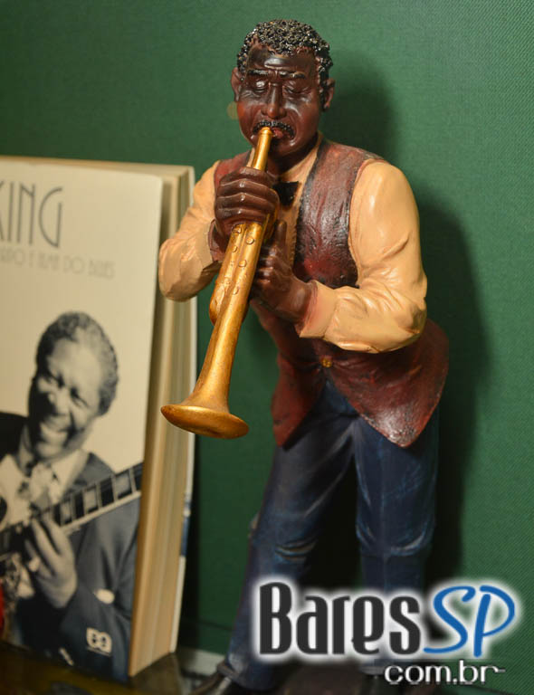 Banda Movin Up comandou a Festa da Revista Blues N Jazz no Bourbon Street Banda Movin Up comandou a Festa da Revista Blues N Jazz no Bourbon Street