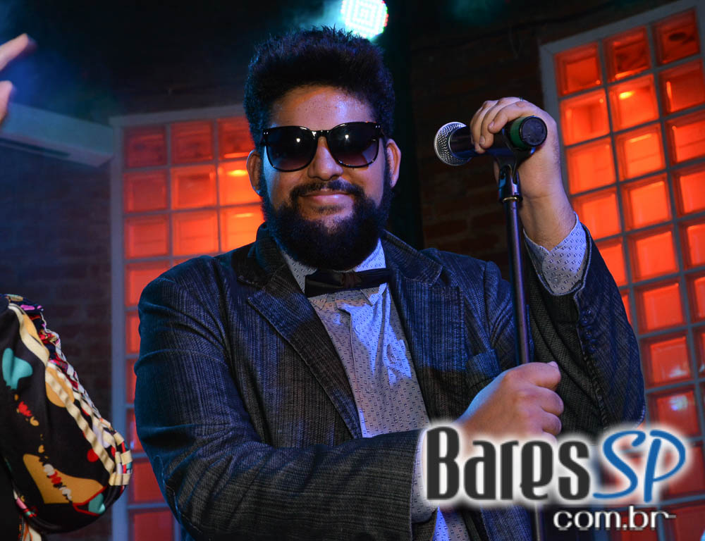 Banda Movin Up comandou a Festa da Revista Blues N Jazz no Bourbon Street Banda Movin Up comandou a Festa da Revista Blues N Jazz no Bourbon Street