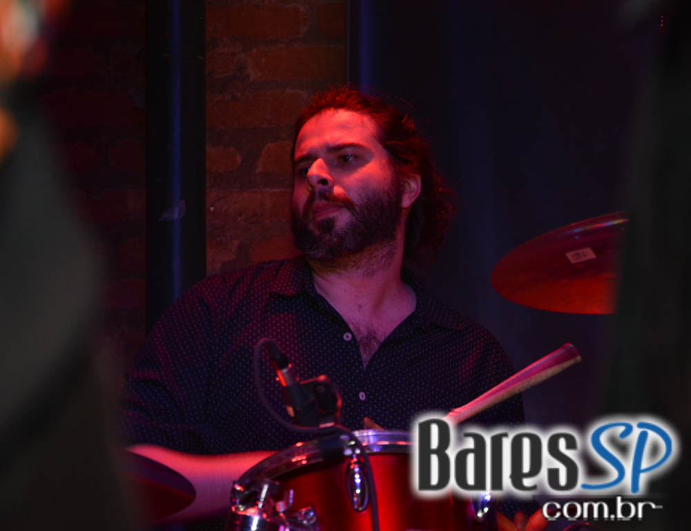 Banda Movin Up comandou a Festa da Revista Blues N Jazz no Bourbon Street Banda Movin Up comandou a Festa da Revista Blues N Jazz no Bourbon Street