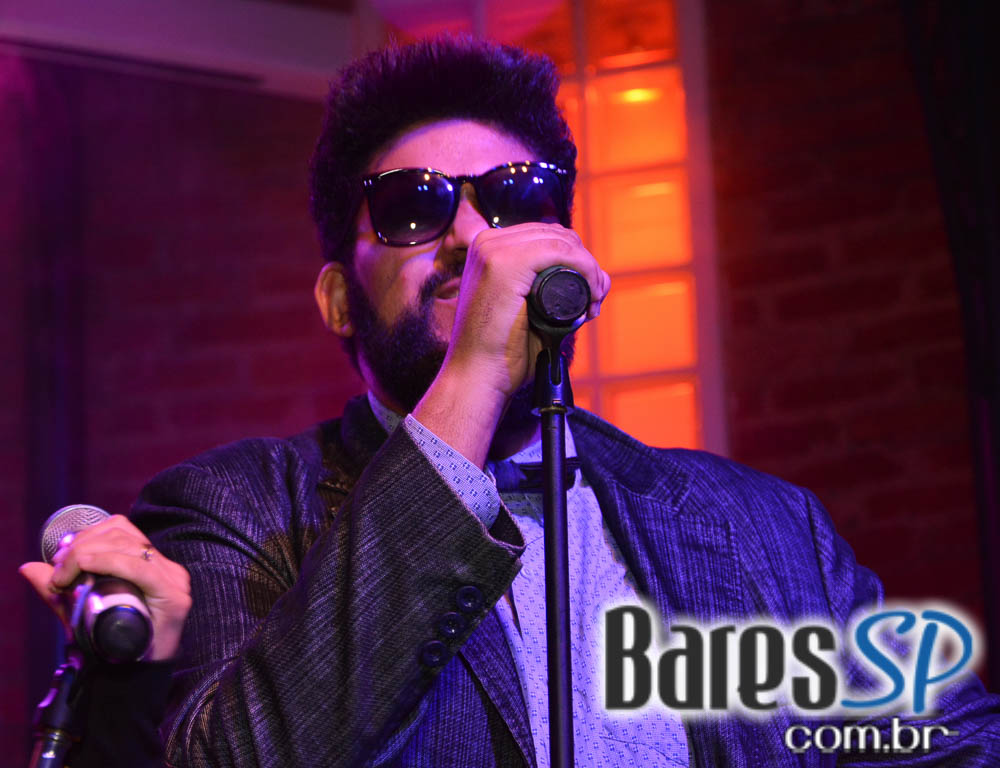 Banda Movin Up comandou a Festa da Revista Blues N Jazz no Bourbon Street Banda Movin Up comandou a Festa da Revista Blues N Jazz no Bourbon Street