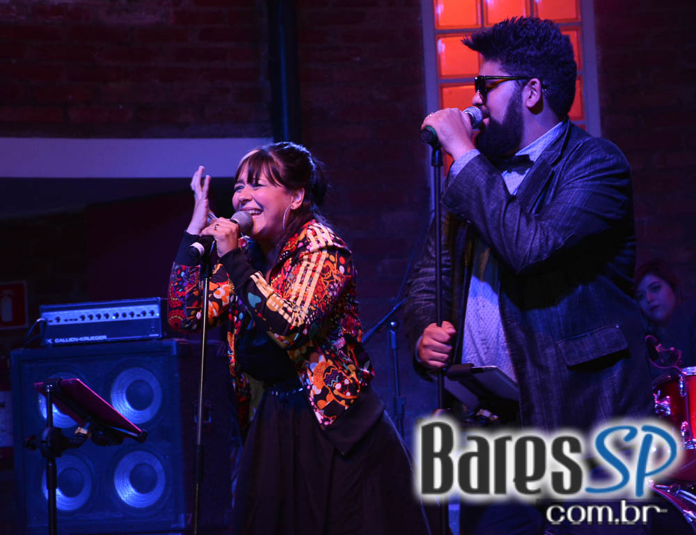 Banda Movin Up comandou a Festa da Revista Blues N Jazz no Bourbon Street Banda Movin Up comandou a Festa da Revista Blues N Jazz no Bourbon Street