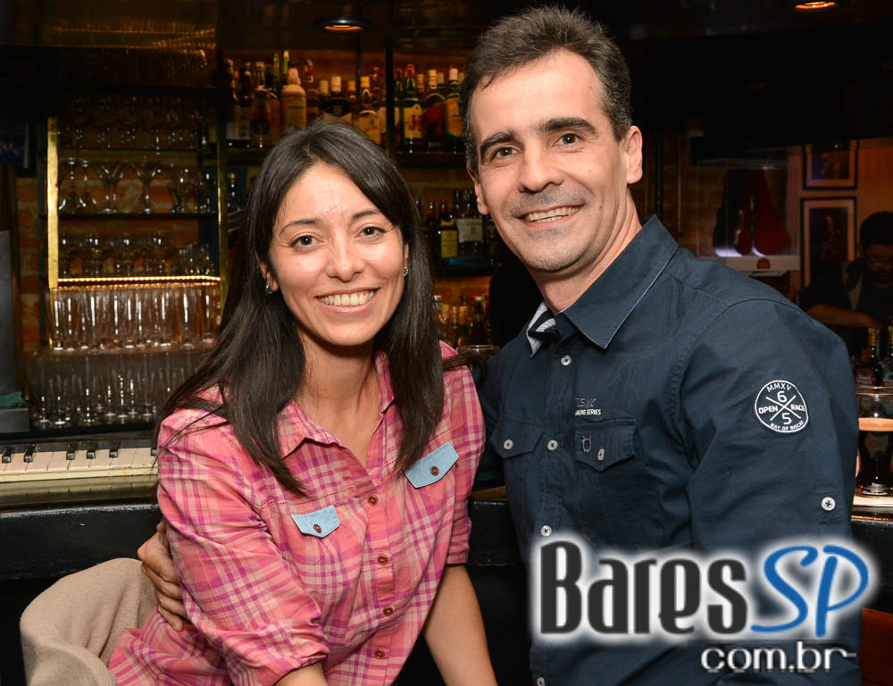 Banda Movin Up comandou a Festa da Revista Blues N Jazz no Bourbon Street Banda Movin Up comandou a Festa da Revista Blues N Jazz no Bourbon Street