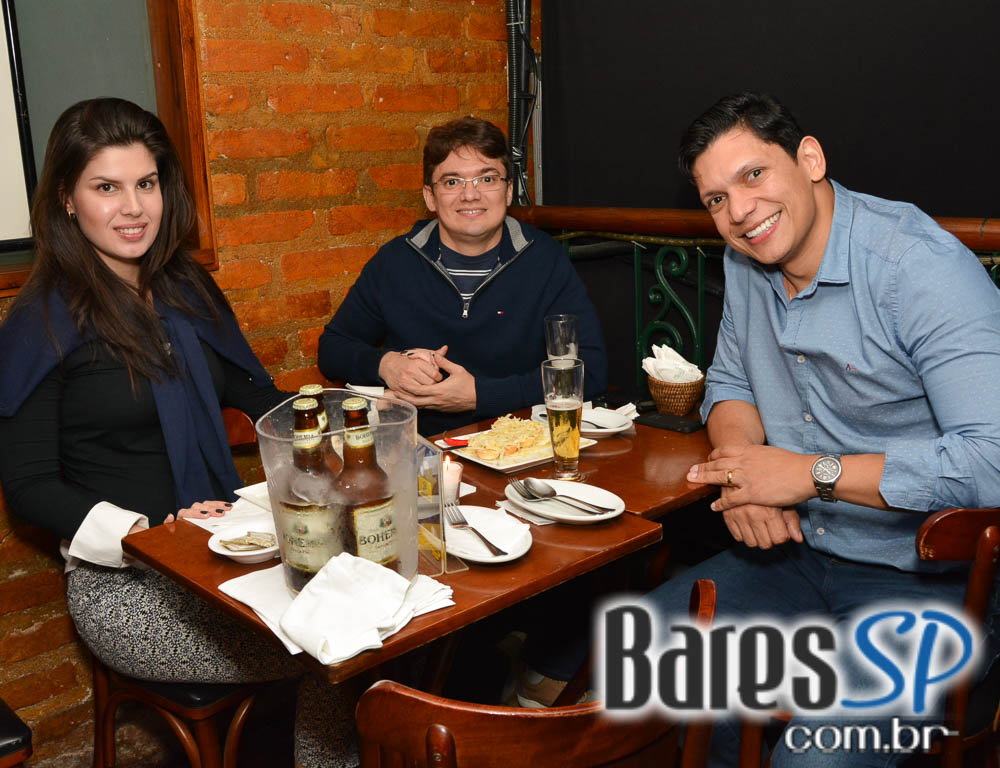 Banda Movin Up comandou a Festa da Revista Blues N Jazz no Bourbon Street Banda Movin Up comandou a Festa da Revista Blues N Jazz no Bourbon Street