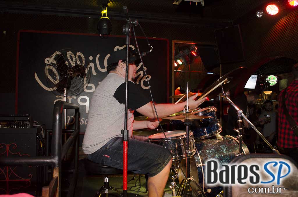 Banda 40 Watts se apresentou no Willi Willie Bar e Arqueria com muito pop rock Banda 40 Watts se apresentou no Willi Willie Bar e Arqueria com muito pop rock