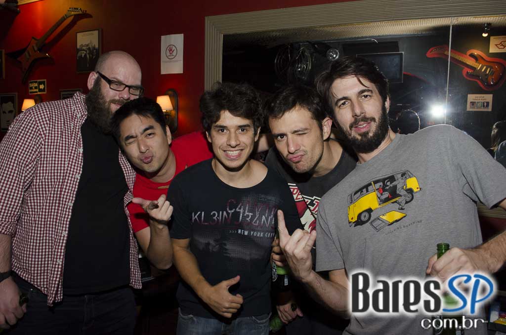 Banda 40 Watts se apresentou no Willi Willie Bar e Arqueria com muito pop rock Banda 40 Watts se apresentou no Willi Willie Bar e Arqueria com muito pop rock