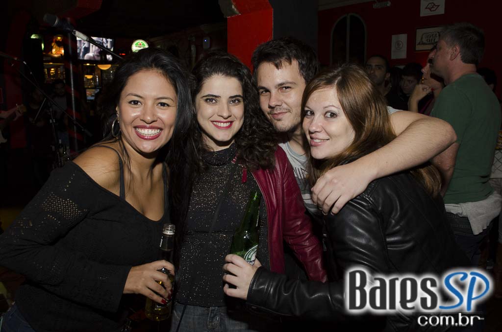 Banda 40 Watts se apresentou no Willi Willie Bar e Arqueria com muito pop rock Banda 40 Watts se apresentou no Willi Willie Bar e Arqueria com muito pop rock