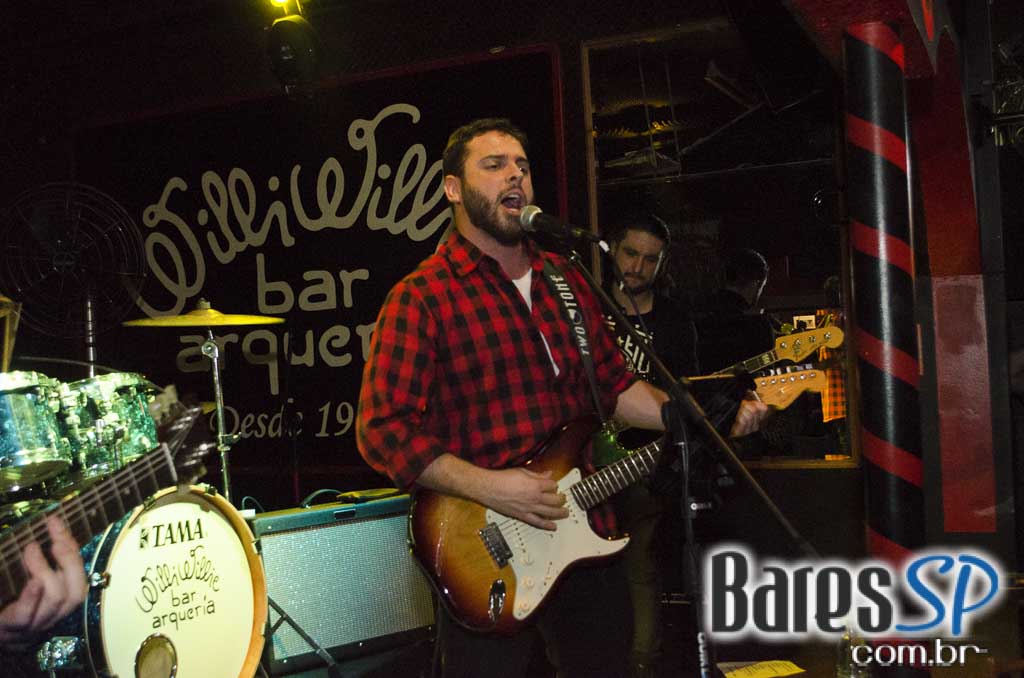 Banda 40 Watts se apresentou no Willi Willie Bar e Arqueria com muito pop rock Banda 40 Watts se apresentou no Willi Willie Bar e Arqueria com muito pop rock
