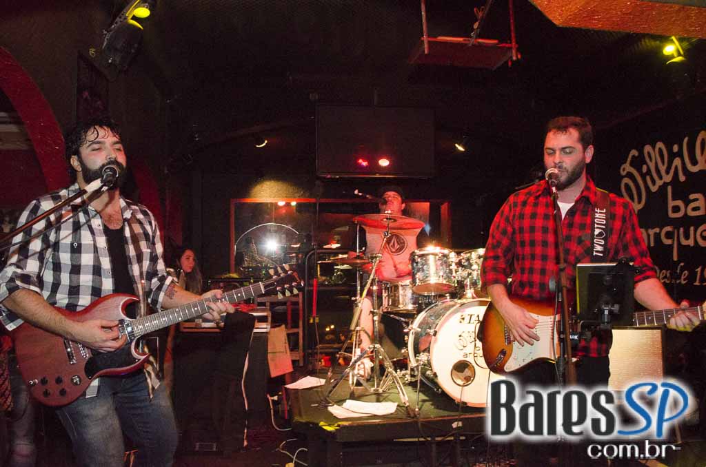 Banda 40 Watts se apresentou no Willi Willie Bar e Arqueria com muito pop rock Banda 40 Watts se apresentou no Willi Willie Bar e Arqueria com muito pop rock