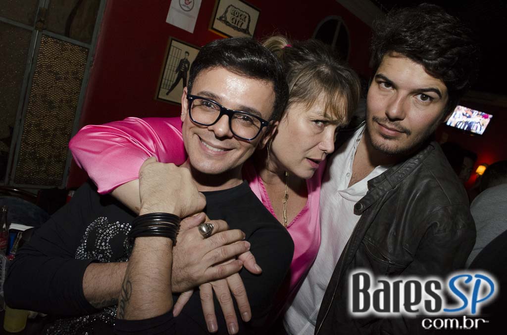 Banda 40 Watts se apresentou no Willi Willie Bar e Arqueria com muito pop rock Banda 40 Watts se apresentou no Willi Willie Bar e Arqueria com muito pop rock