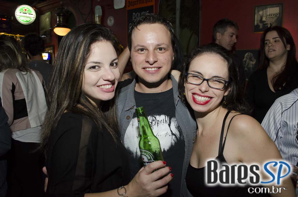 Banda 40 Watts se apresentou no Willi Willie Bar e Arqueria com muito pop rock Banda 40 Watts se apresentou no Willi Willie Bar e Arqueria com muito pop rock