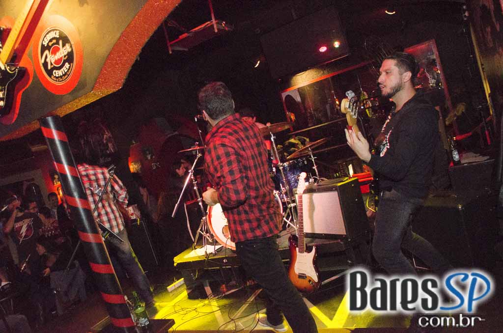 Banda 40 Watts se apresentou no Willi Willie Bar e Arqueria com muito pop rock Banda 40 Watts se apresentou no Willi Willie Bar e Arqueria com muito pop rock