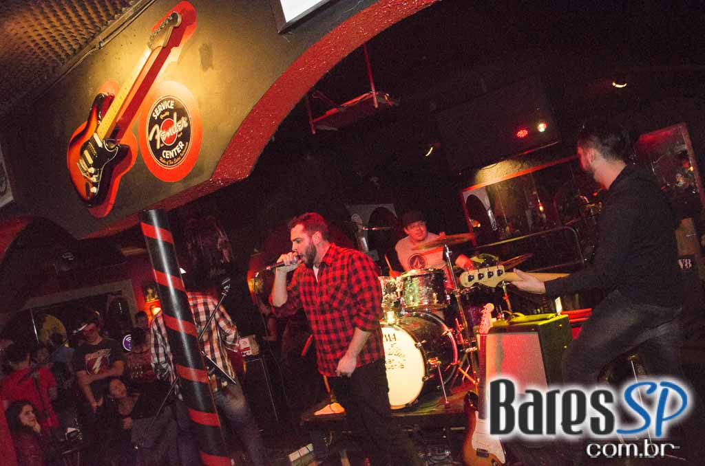 Banda 40 Watts se apresentou no Willi Willie Bar e Arqueria com muito pop rock Banda 40 Watts se apresentou no Willi Willie Bar e Arqueria com muito pop rock