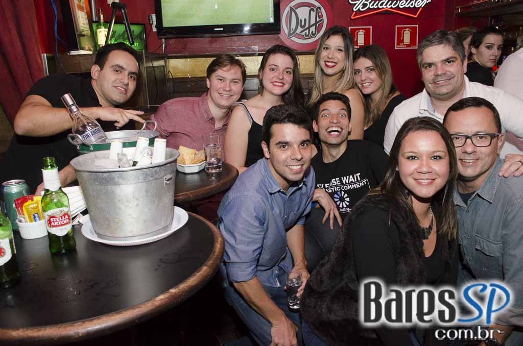 William Kim e Banda Monk comandaram a noite com clássicos do rock no Republic Pub William Kim e Banda Monk comandaram a noite com clássicos do rock no Republic Pub