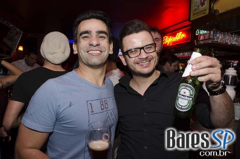 William Kim e Banda Monk comandaram a noite com clássicos do rock no Republic Pub William Kim e Banda Monk comandaram a noite com clássicos do rock no Republic Pub