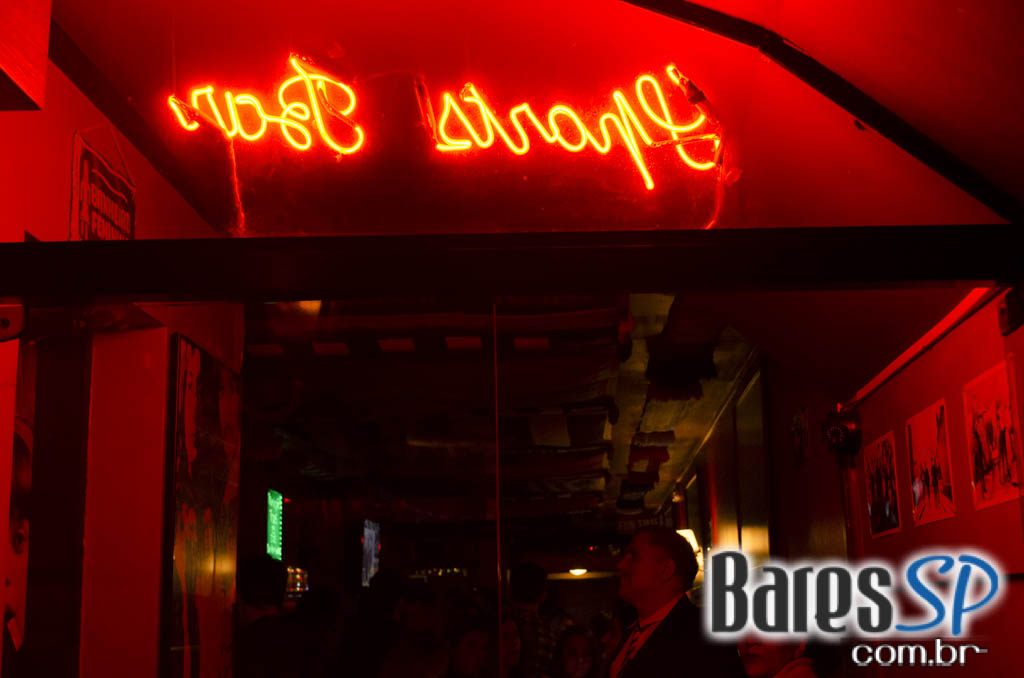 William Kim e Banda Monk comandaram a noite com clássicos do rock no Republic Pub William Kim e Banda Monk comandaram a noite com clássicos do rock no Republic Pub