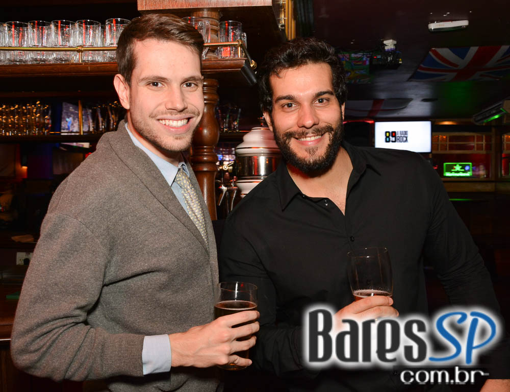 Banda Gullivera e DJ Cadu comandaram a quinta com pop rock no Republic Pub Banda Gullivera e DJ Cadu comandaram a quinta com pop rock no Republic Pub