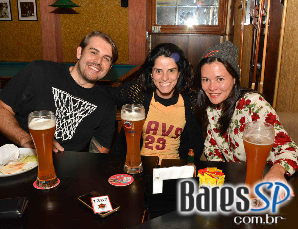 Banda Gullivera e DJ Cadu comandaram a quinta com pop rock no Republic Pub Banda Gullivera e DJ Cadu comandaram a quinta com pop rock no Republic Pub