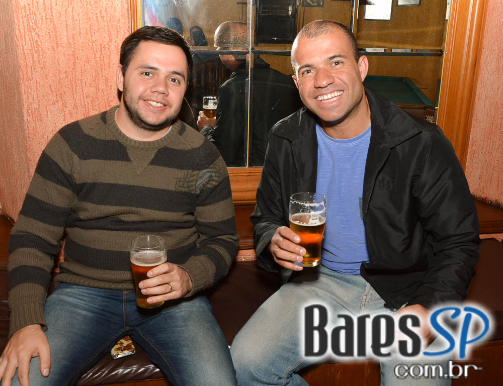 Banda Gullivera e DJ Cadu comandaram a quinta com pop rock no Republic Pub Banda Gullivera e DJ Cadu comandaram a quinta com pop rock no Republic Pub