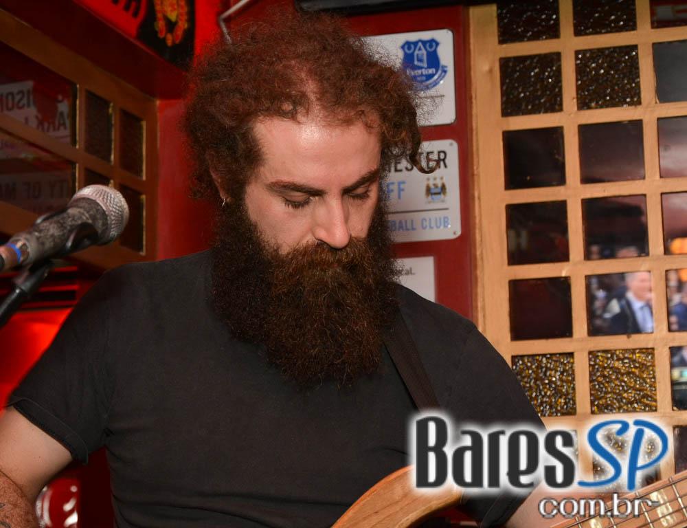 Banda Gullivera e DJ Cadu comandaram a quinta com pop rock no Republic Pub Banda Gullivera e DJ Cadu comandaram a quinta com pop rock no Republic Pub