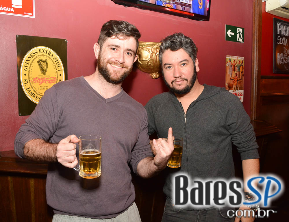 Banda Gullivera e DJ Cadu comandaram a quinta com pop rock no Republic Pub Banda Gullivera e DJ Cadu comandaram a quinta com pop rock no Republic Pub